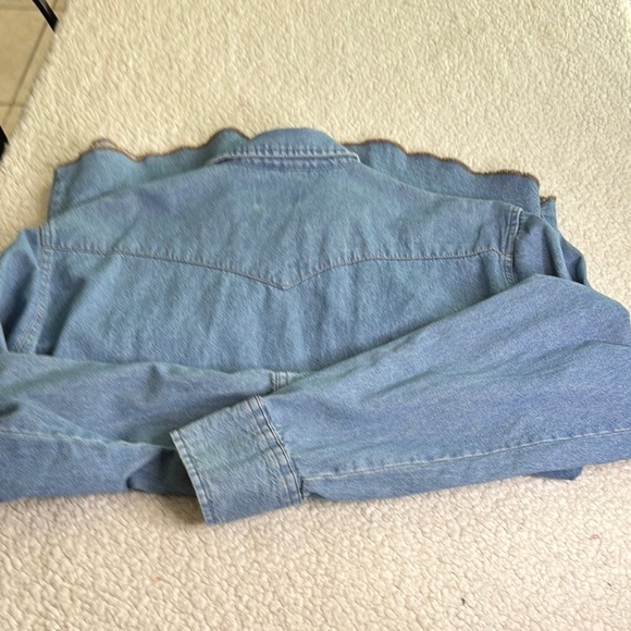 Wrangler Vintage Light Blue Denim Pearl Button Up Shirt - Picture 7 of 7